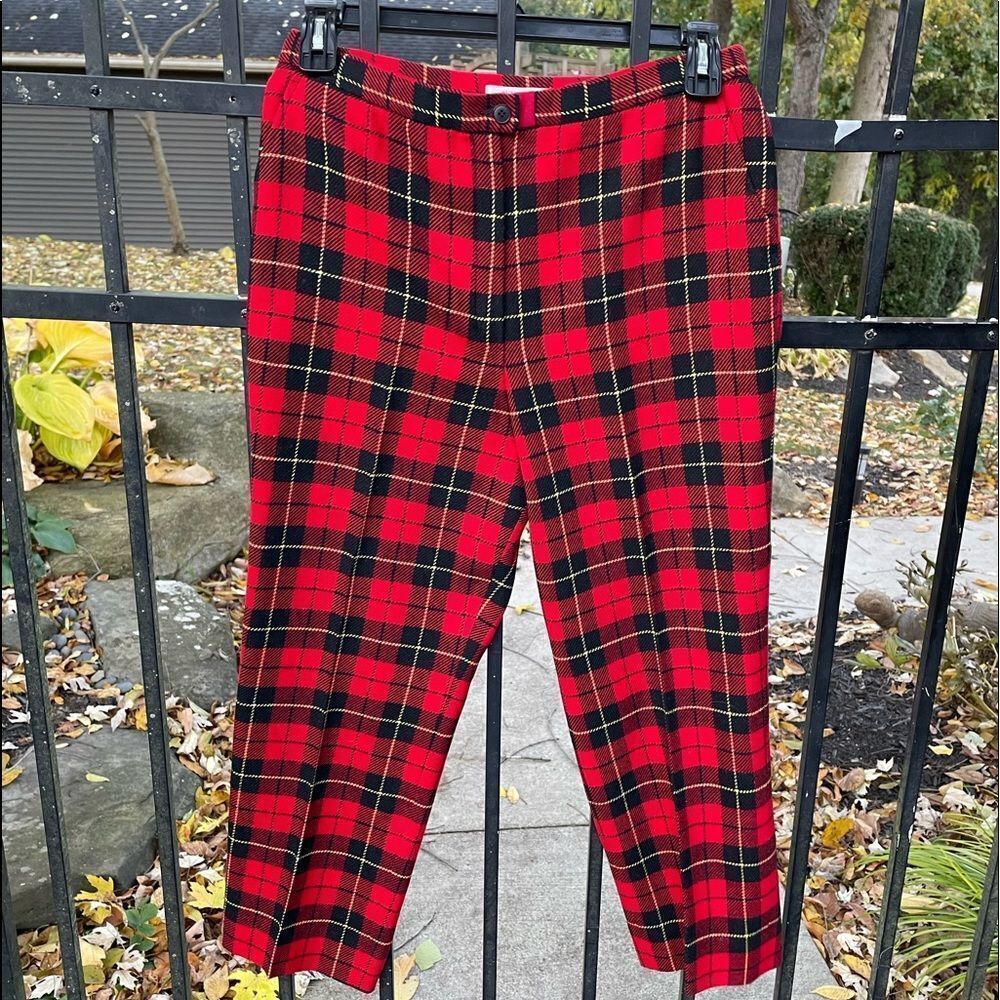 PENDLETON vintage straight leg wool pants in Authentic Wallace Tartan plaid